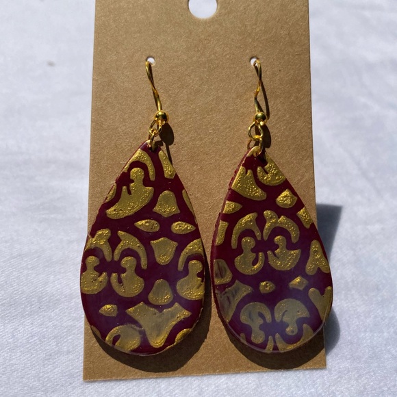 Blue Willow Boutique Earrings - Picture 2 of 3